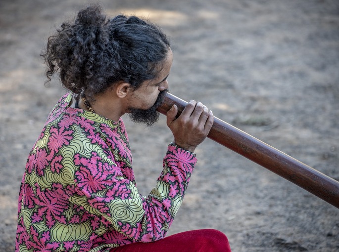 Didgeridoo player