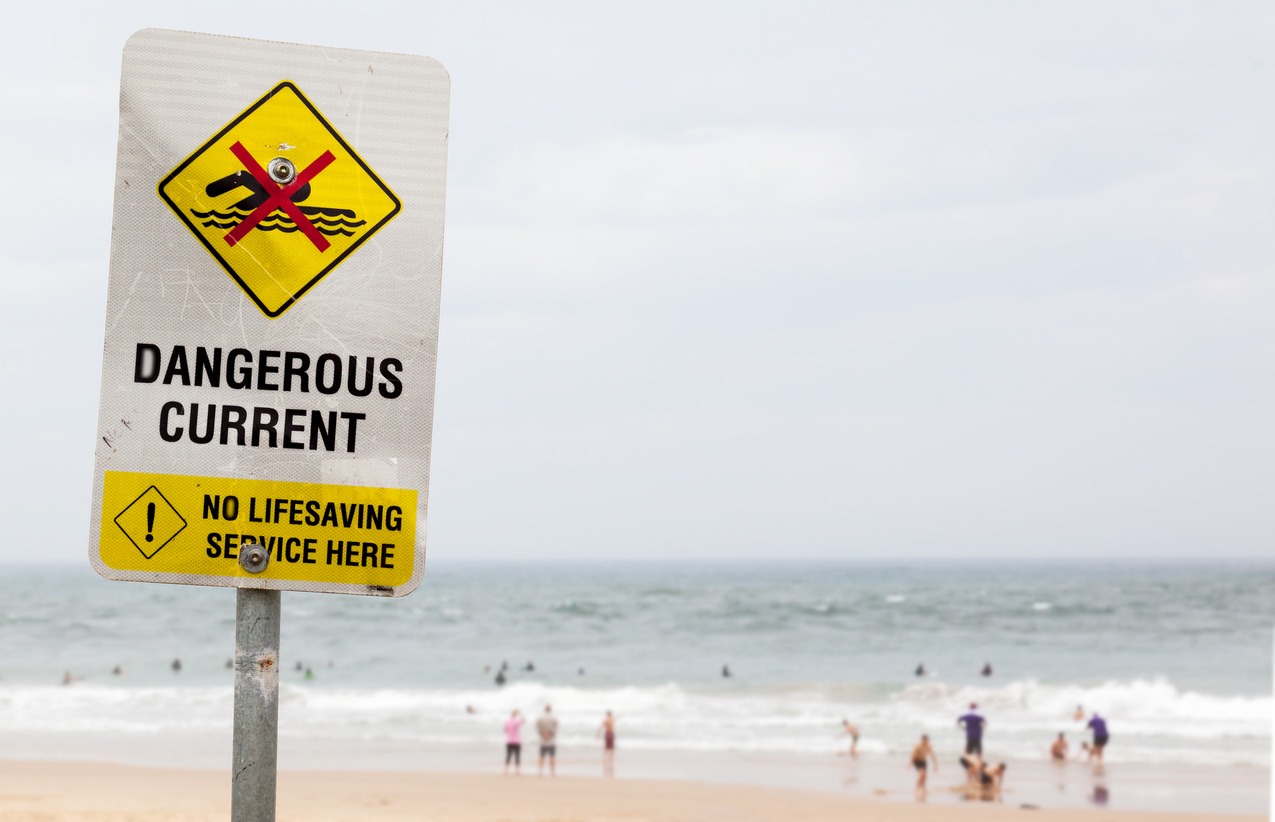 Rip current warning sign